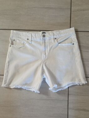 GAP Women's White Raw-Edge Denim Shorts Size 29 With 5inch Inseam EUC